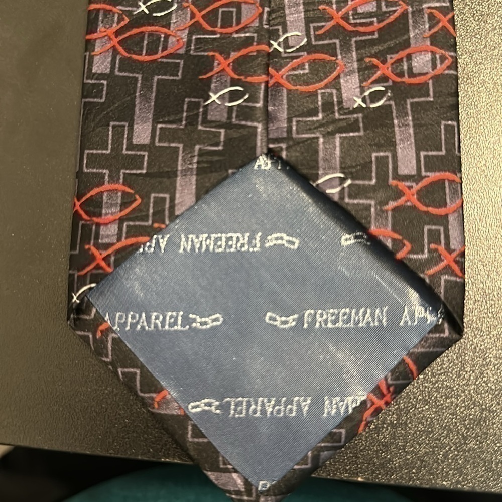 FREE MAN APPAREL NECKTIE 60” CHRISTIAN JESUS CROSS FISH EUC 100% SILK CHURCH - Picture 3 of 5